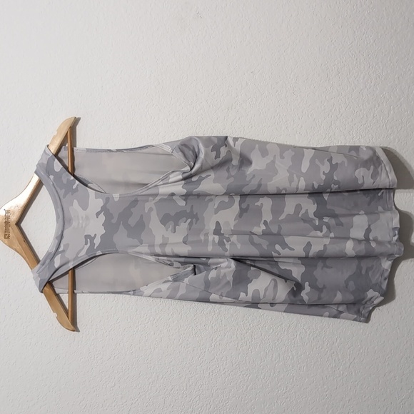4/$12 Athletic Works Light Gray Camo Print Workout Tank Top size Large - Picture 5 of 8